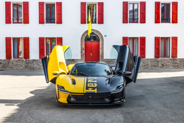 Ferrari Daytona SP3 Tailor Made - 6