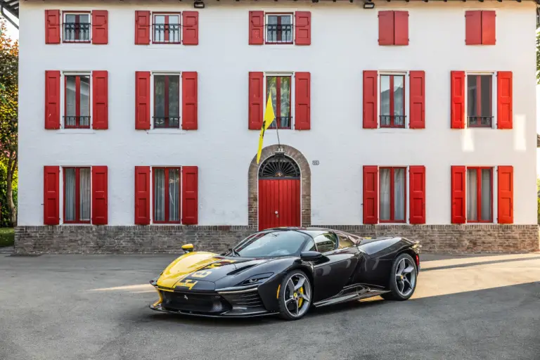 Ferrari Daytona SP3 Tailor Made - 10
