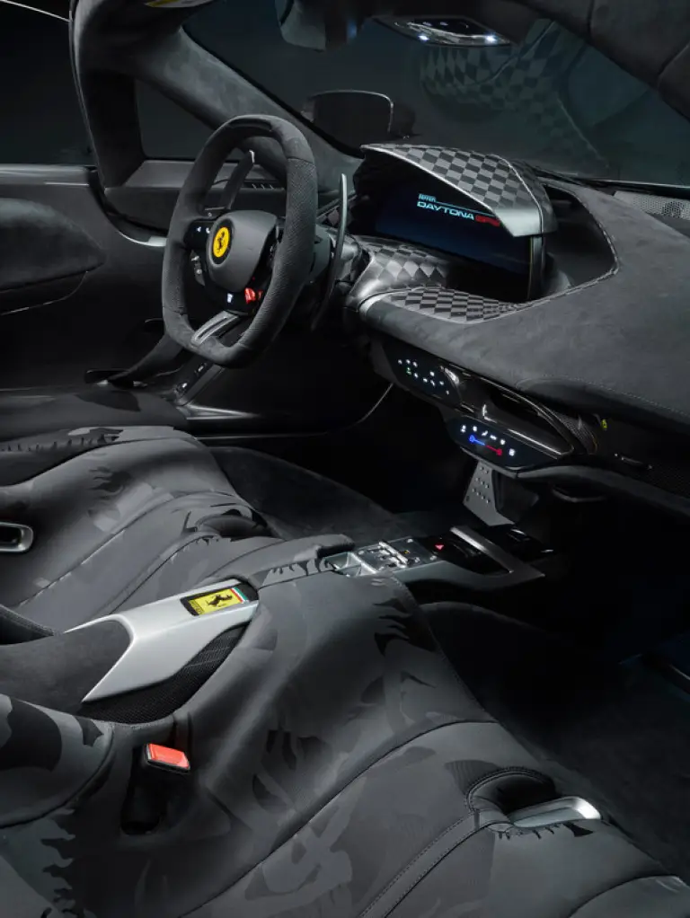 Ferrari Daytona SP3 Tailor Made - 2