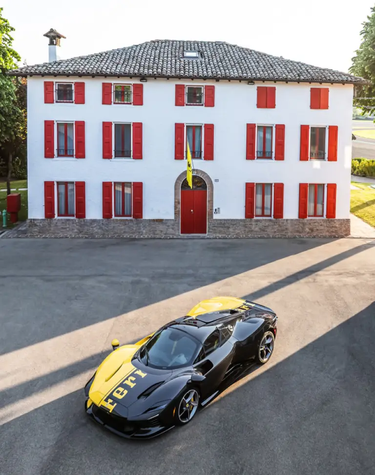 Ferrari Daytona SP3 Tailor Made - 11