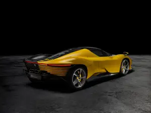 Ferrari Daytona SP3 Tailor Made - 4