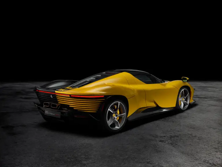 Ferrari Daytona SP3 Tailor Made - 4