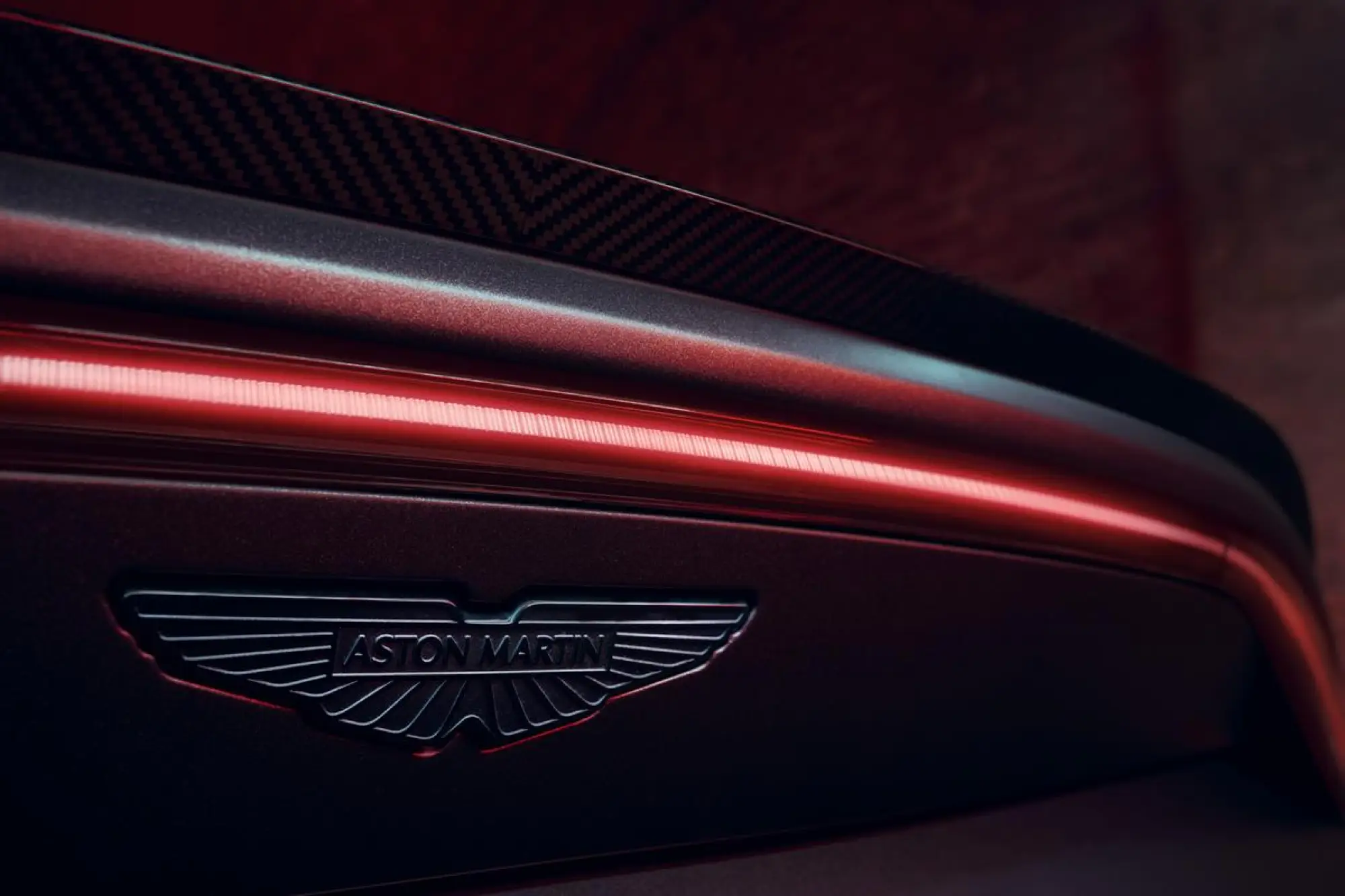 Aston Martin Vantage S - 17