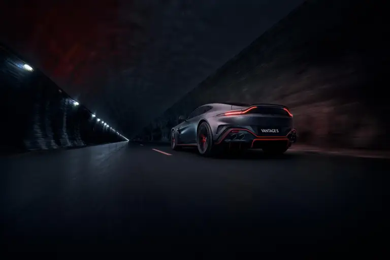 Aston Martin Vantage S - 2