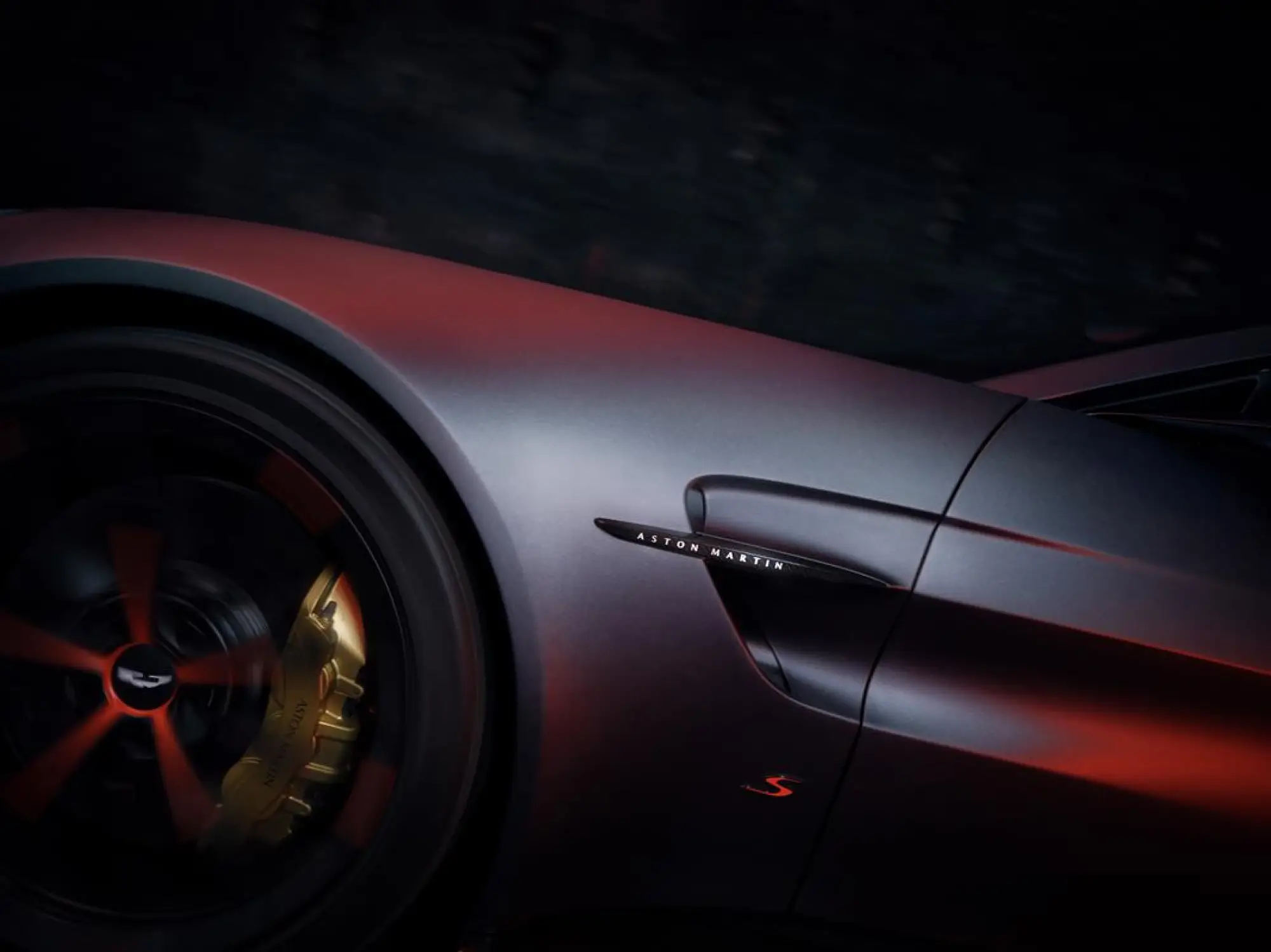 Aston Martin Vantage S - 4