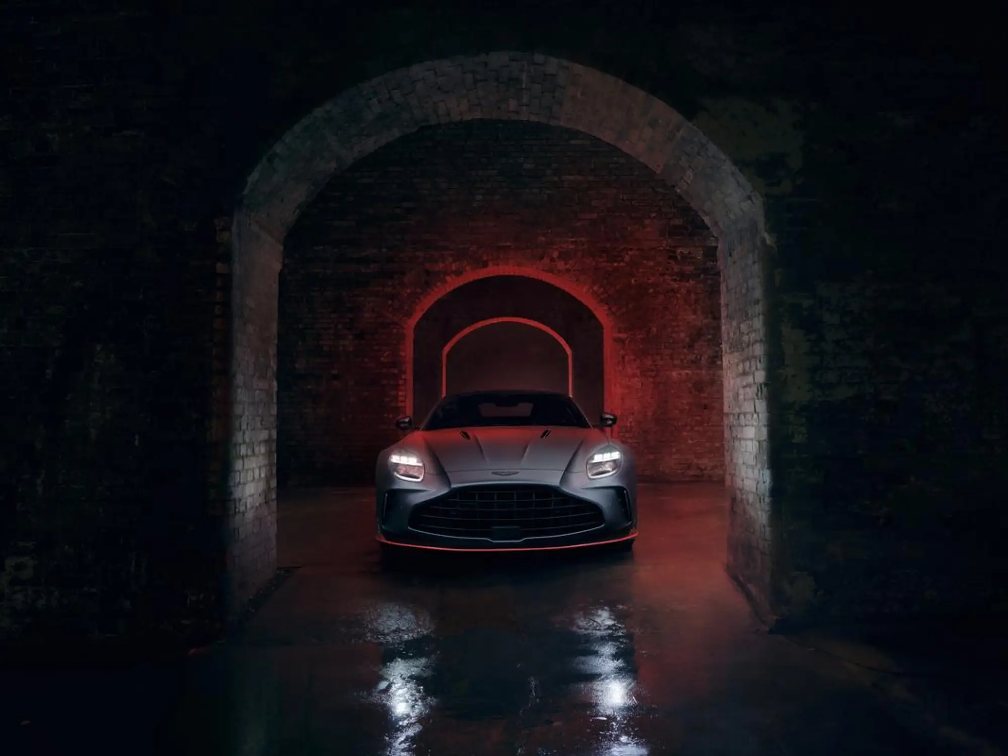 Aston Martin Vantage S - 5