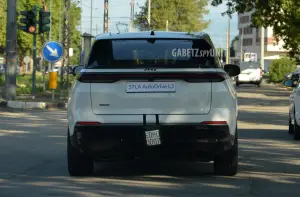 Jeep Wagoneer 2025 - Foto spia 14-07-2025 - 3