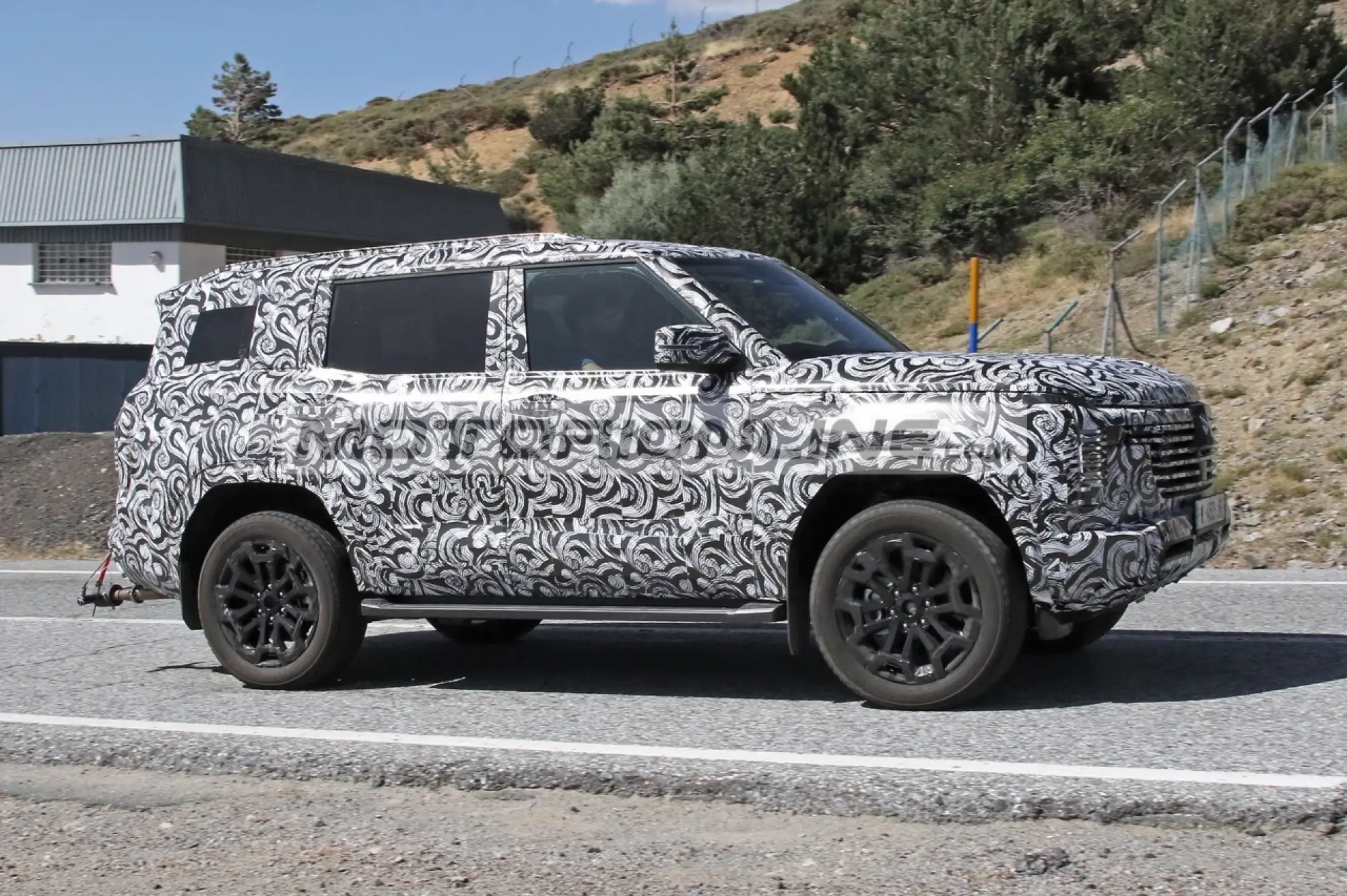 Mitsubishi Pajero 2027 - Foto spia 14-7-2025 - 4