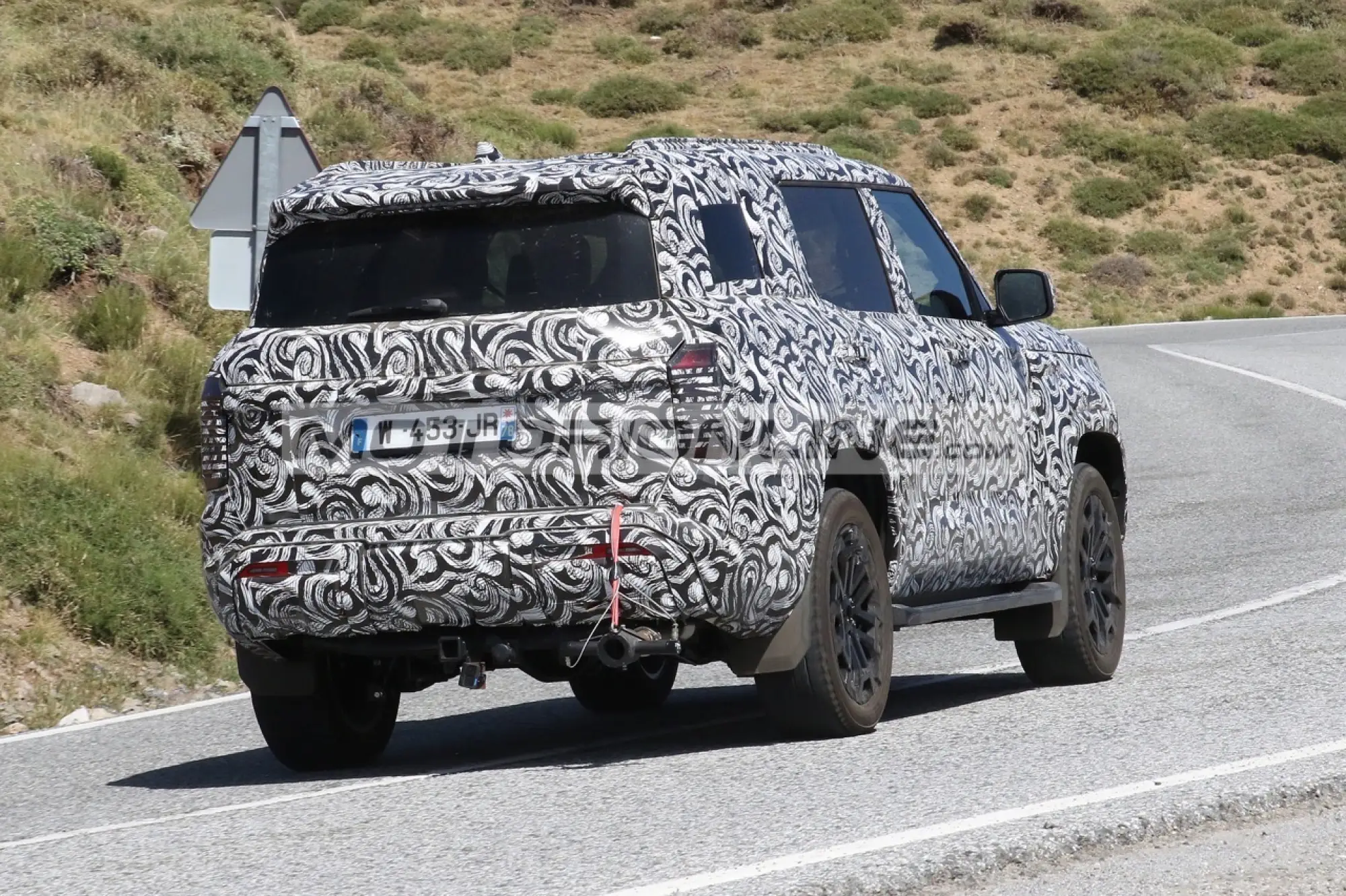 Mitsubishi Pajero 2027 - Foto spia 14-7-2025 - 11