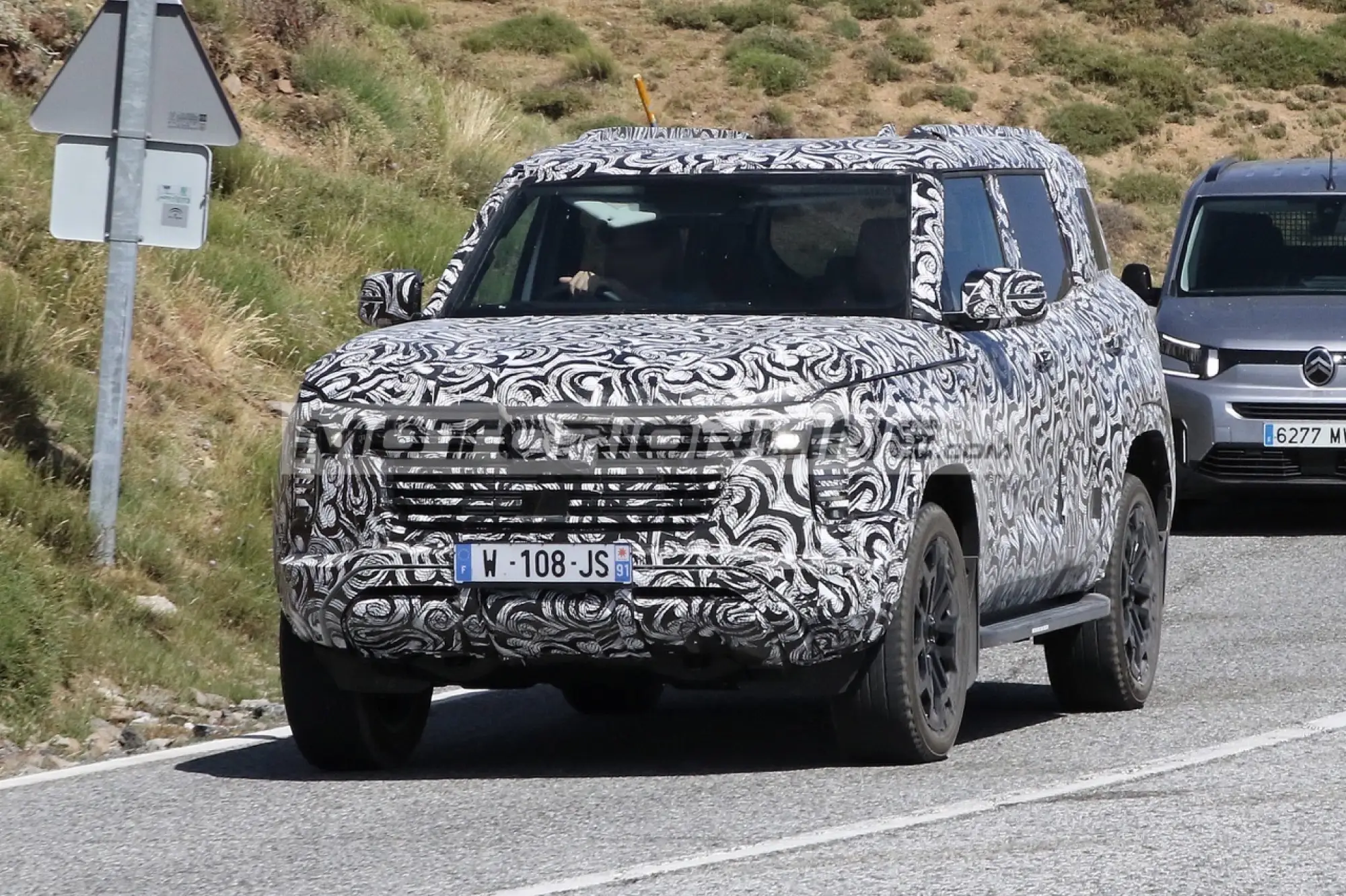 Mitsubishi Pajero 2027 - Foto spia 14-7-2025 - 9