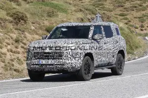 Mitsubishi Pajero 2027 - Foto spia 14-7-2025 - 14