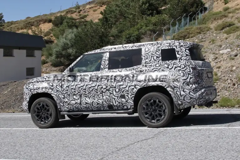 Mitsubishi Pajero 2027 - Foto spia 14-7-2025 - 16