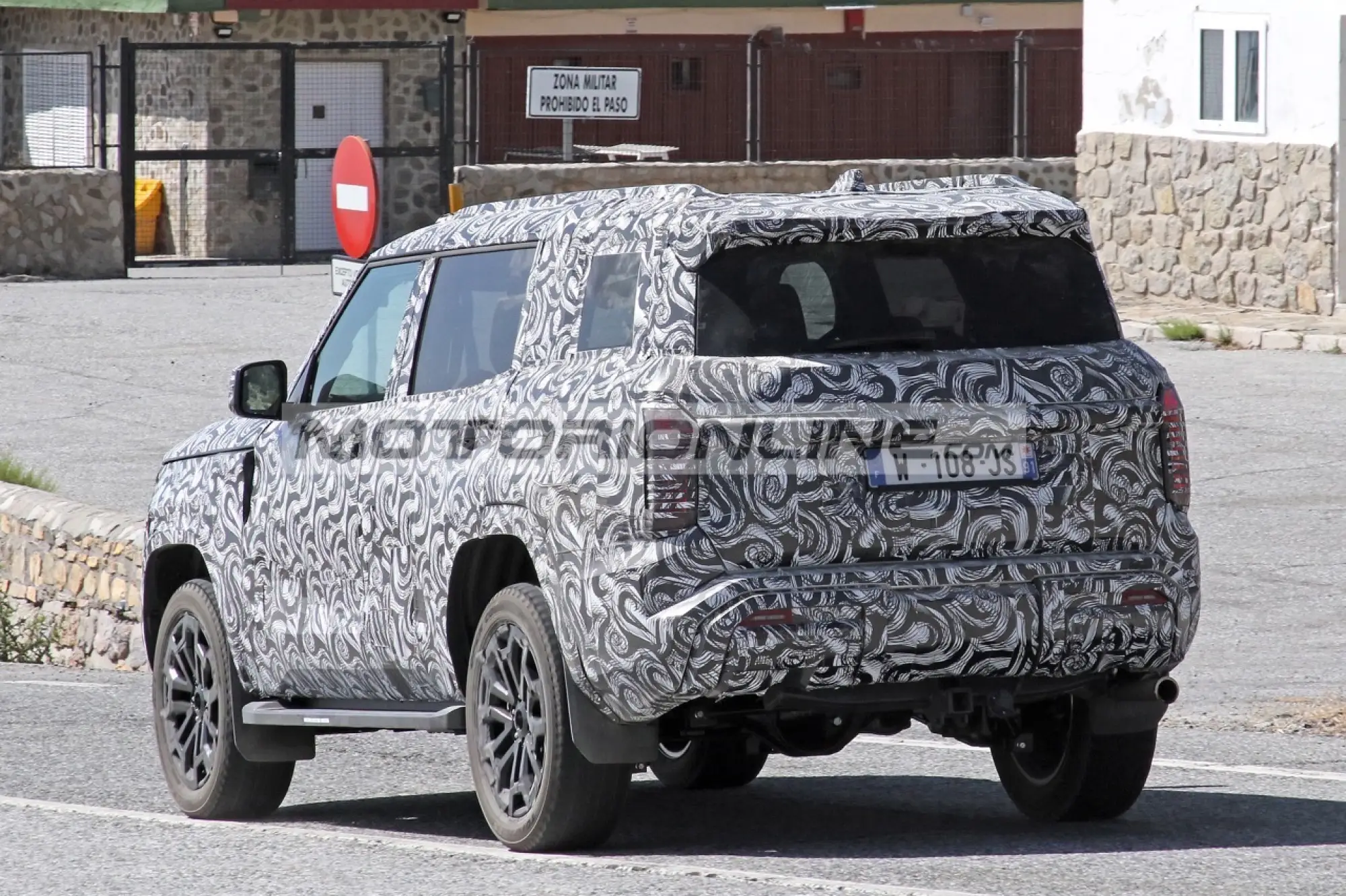 Mitsubishi Pajero 2027 - Foto spia 14-7-2025 - 17