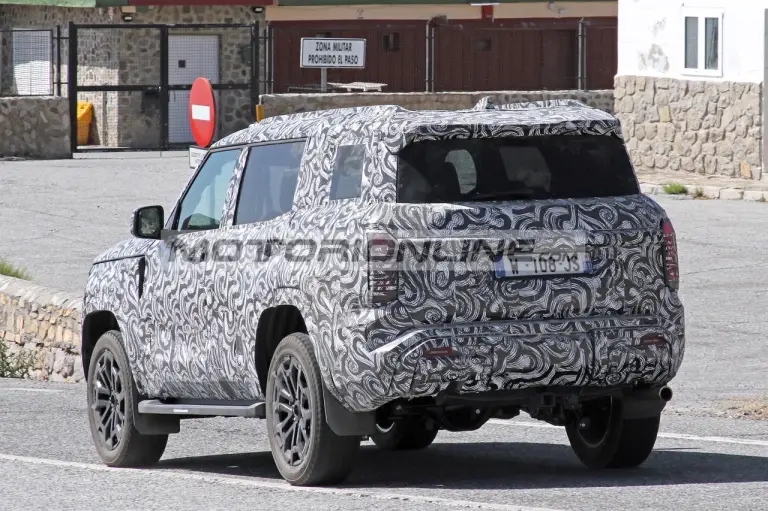 Mitsubishi Pajero 2027 - Foto spia 14-7-2025 - 17