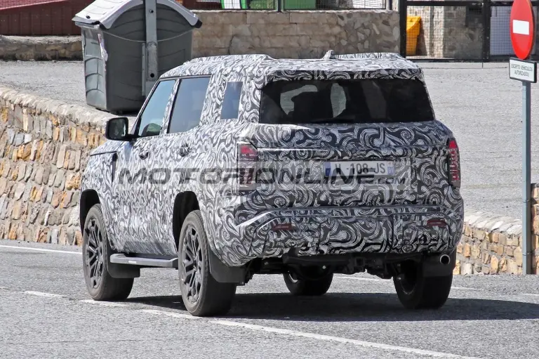 Mitsubishi Pajero 2027 - Foto spia 14-7-2025 - 19
