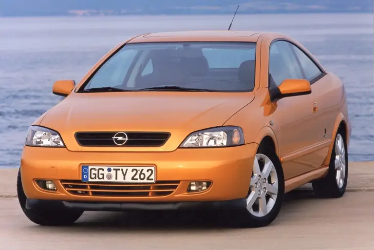 Opel Astra Coupe - 25 anni - 1