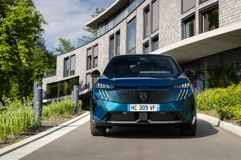 Peugeot E-3008 Dual Motor - 3