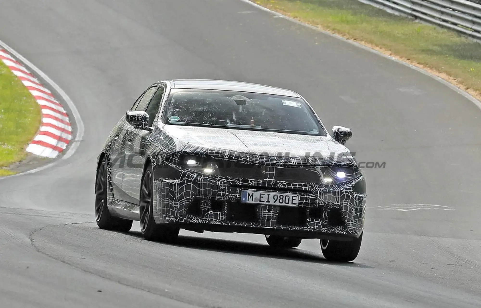 BMW M5 2027 - Foto spia 17-07-2025 - 1