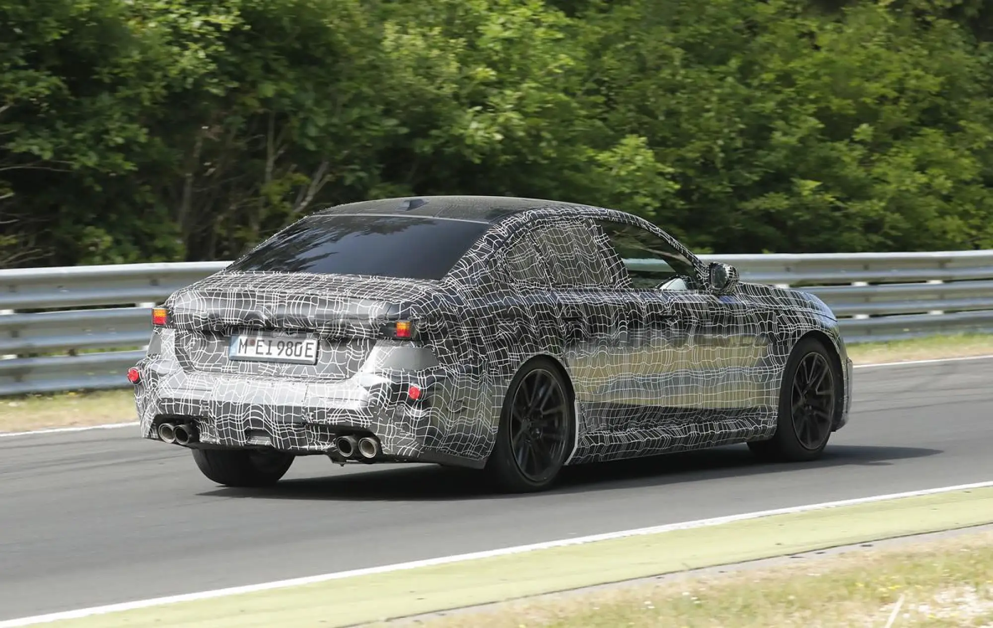 BMW M5 2027 - Foto spia 17-07-2025 - 6