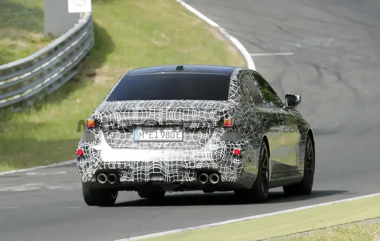 BMW M5 2027 - Foto spia 17-07-2025 - 9
