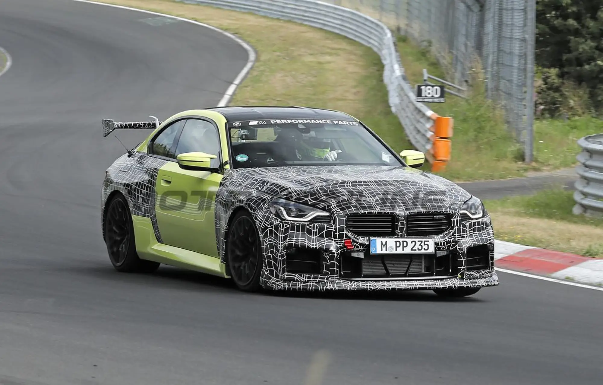 BMW M2 Track Pack - Foto spia 17-07-2025 - 2