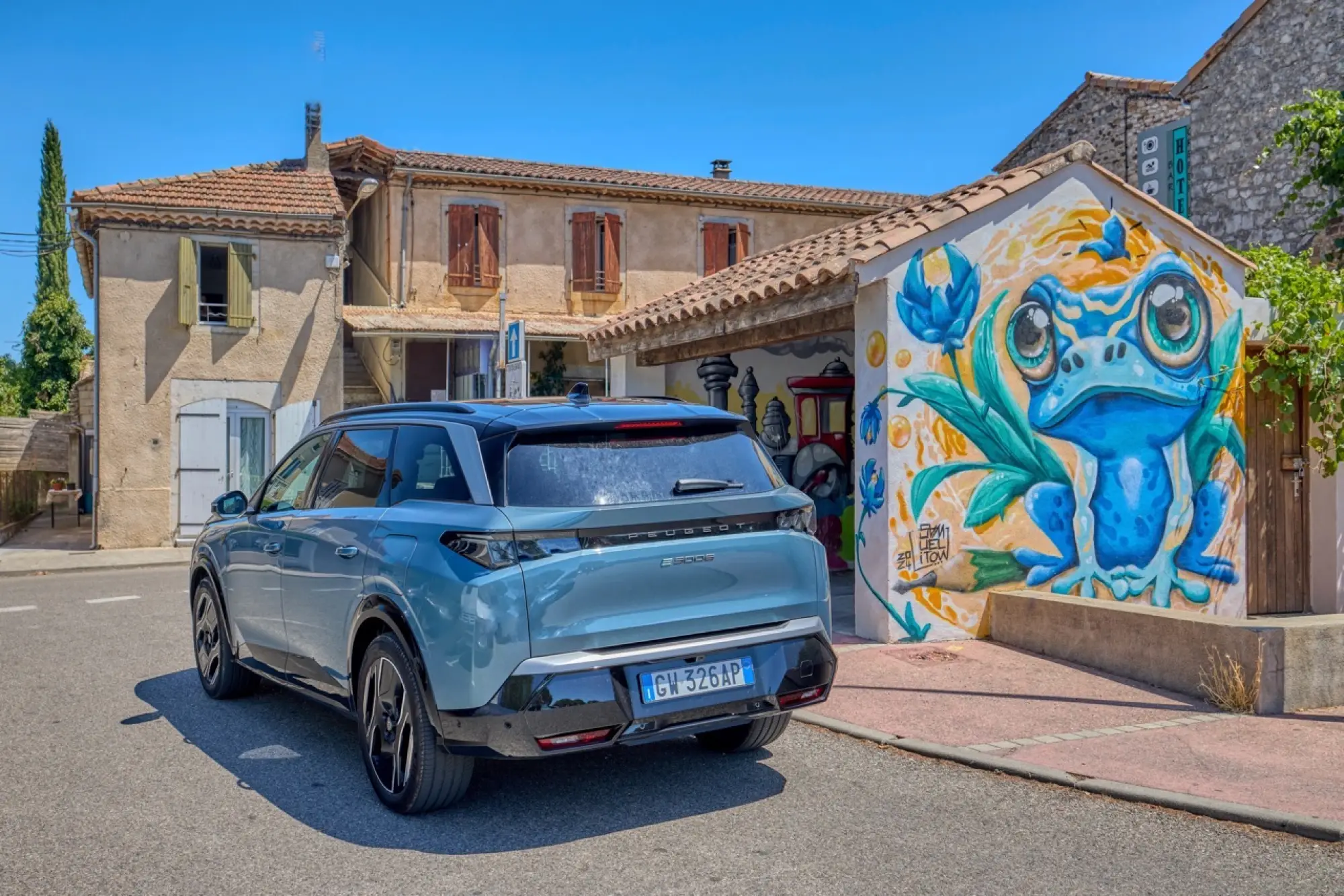 Peugeot e-5008 2025 - Francia - 3