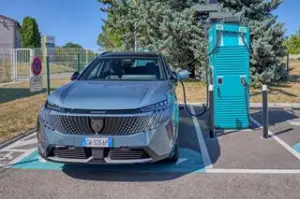 Peugeot E-5008 - Ardeche