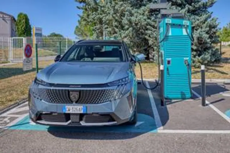 Peugeot E-5008 - Ardeche - 14