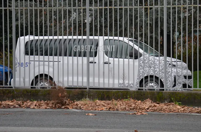 FIAT Ulysse 2025 - Foto spia 23-07-2025 - 7