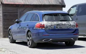 Mercedes Classe C station wagon 2026 - Foto spia 23-07-2025 - 9