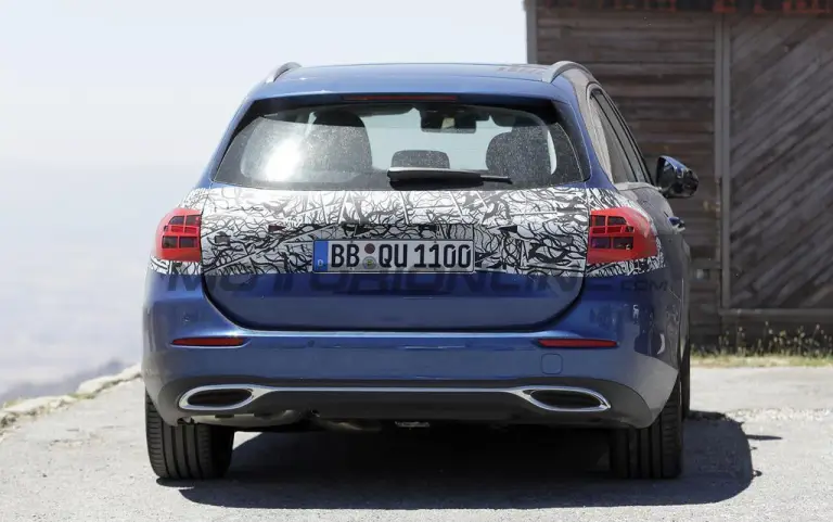 Mercedes Classe C station wagon 2026 - Foto spia 23-07-2025 - 11