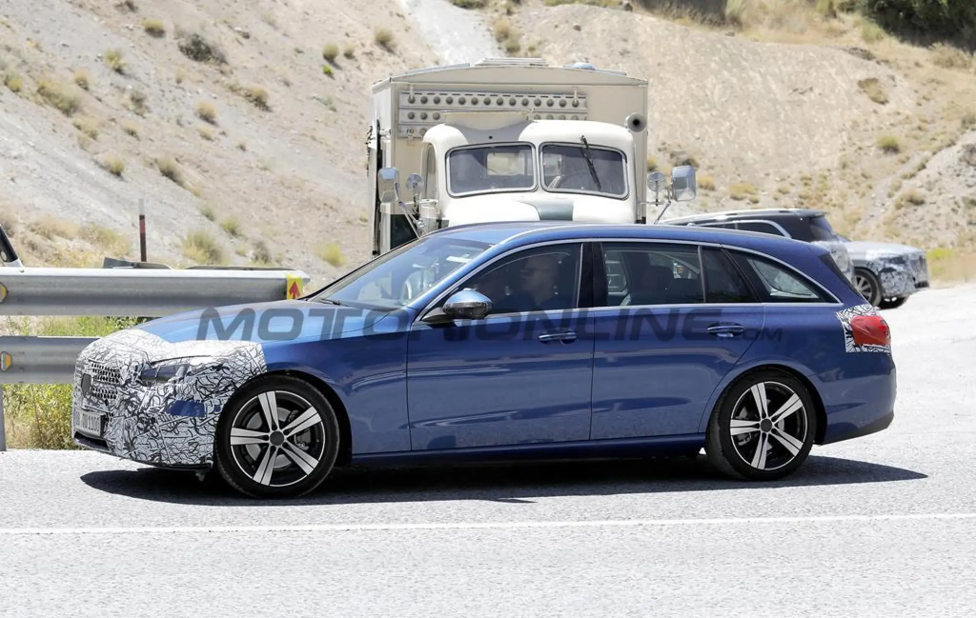 Mercedes Classe C station wagon 2026 - Foto spia 23-07-2025 - 4