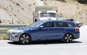 Mercedes Classe C station wagon 2026 - Foto spia 23-07-2025 - 4