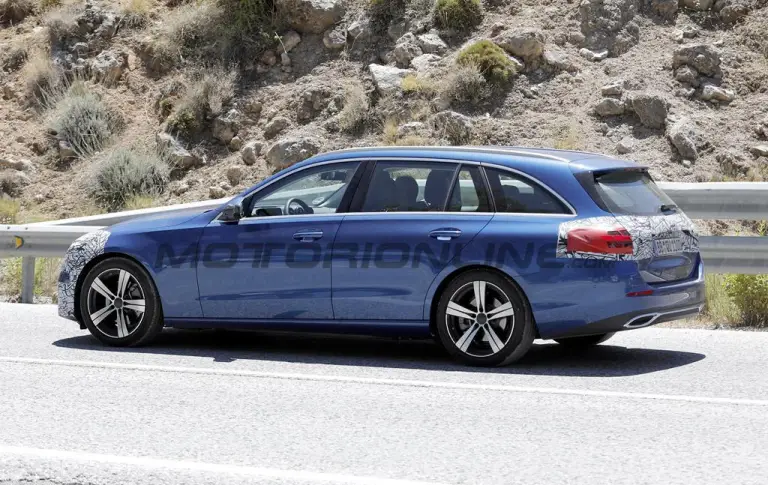 Mercedes Classe C station wagon 2026 - Foto spia 23-07-2025 - 6