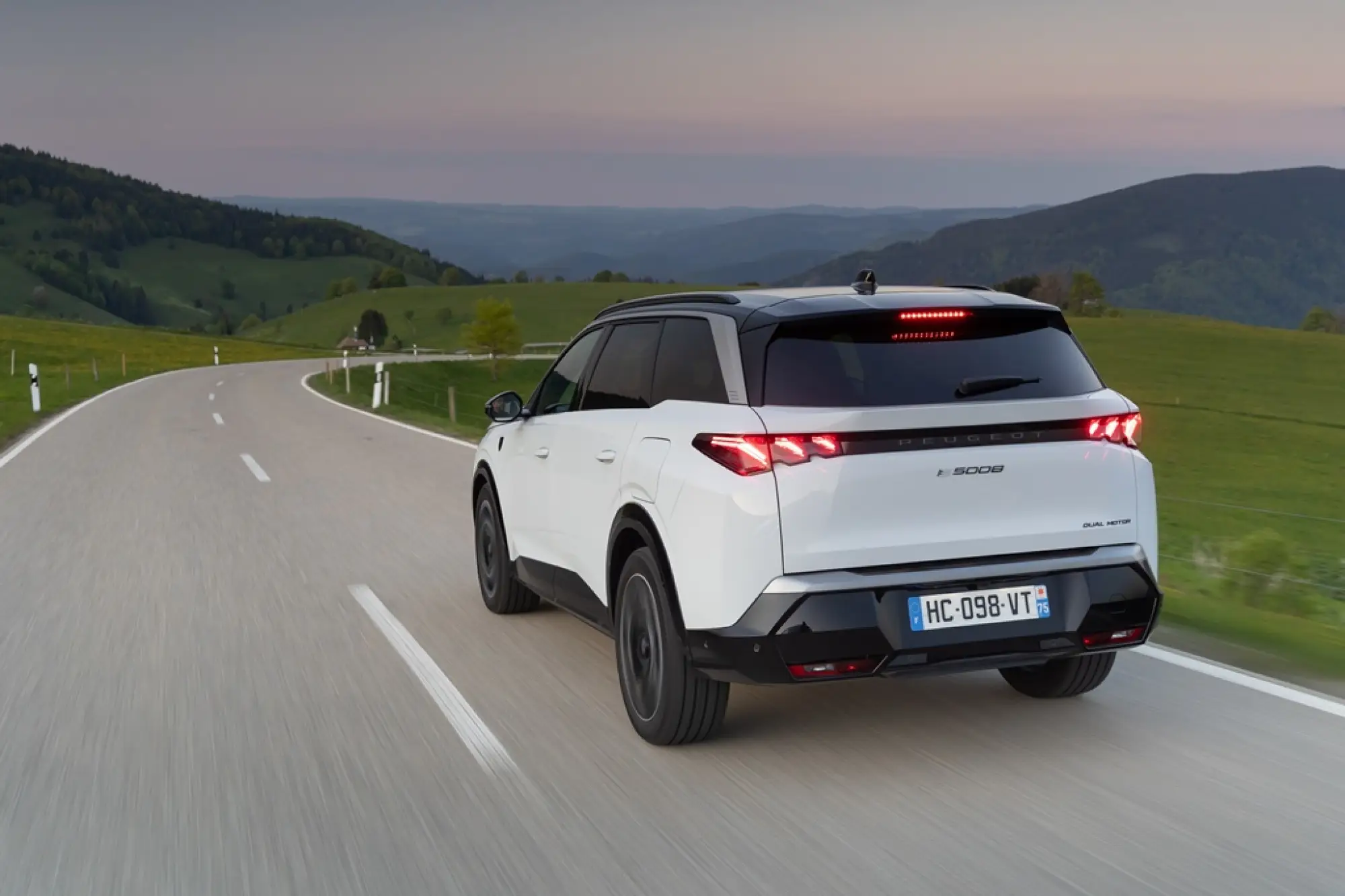 Peugeot E-5008 Dual Motor - 7