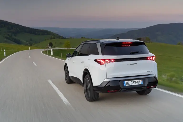 Peugeot E-5008 Dual Motor - 7