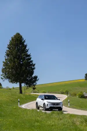 Peugeot E-5008 Dual Motor - 3
