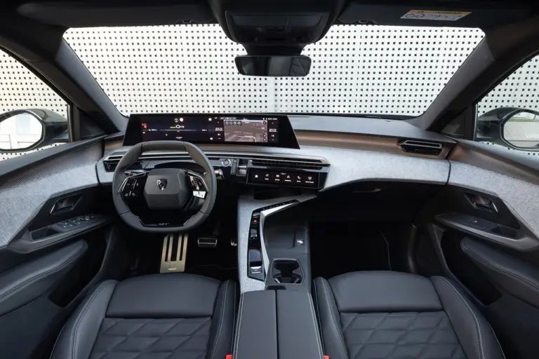Peugeot E-5008 Dual Motor - 4