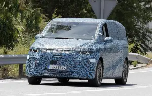 Mercedes VLE - Foto spia 25-07-2025 - 2
