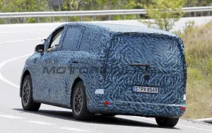 Mercedes VLE - Foto spia 25-07-2025 - 11
