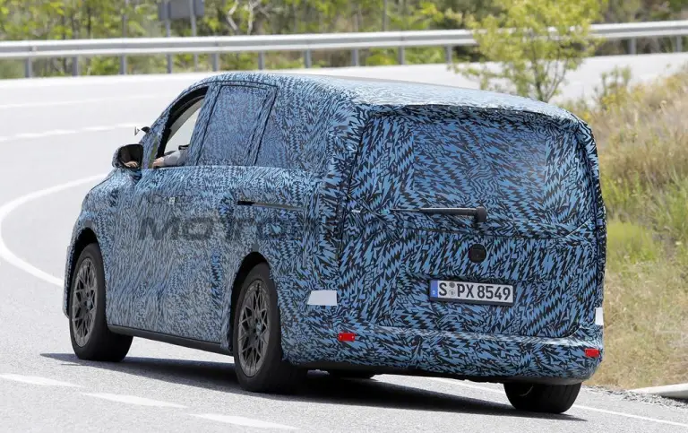 Mercedes VLE - Foto spia 25-07-2025 - 11