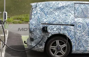 Mercedes VLE - Foto spia 25-07-2025 - 12