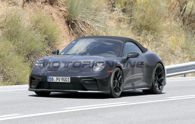 Porsche 911 Speedster 2028 - Foto spia 28-07-2025 - 6