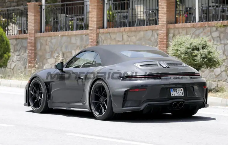 Porsche 911 Speedster 2028 - Foto spia 28-07-2025 - 7