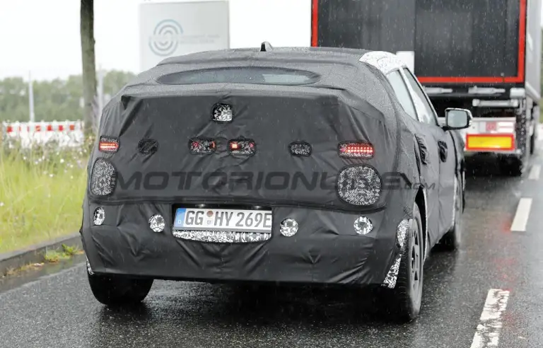 Hyundai Ioniq 2 - Foto spia 30-07-2025 - 20
