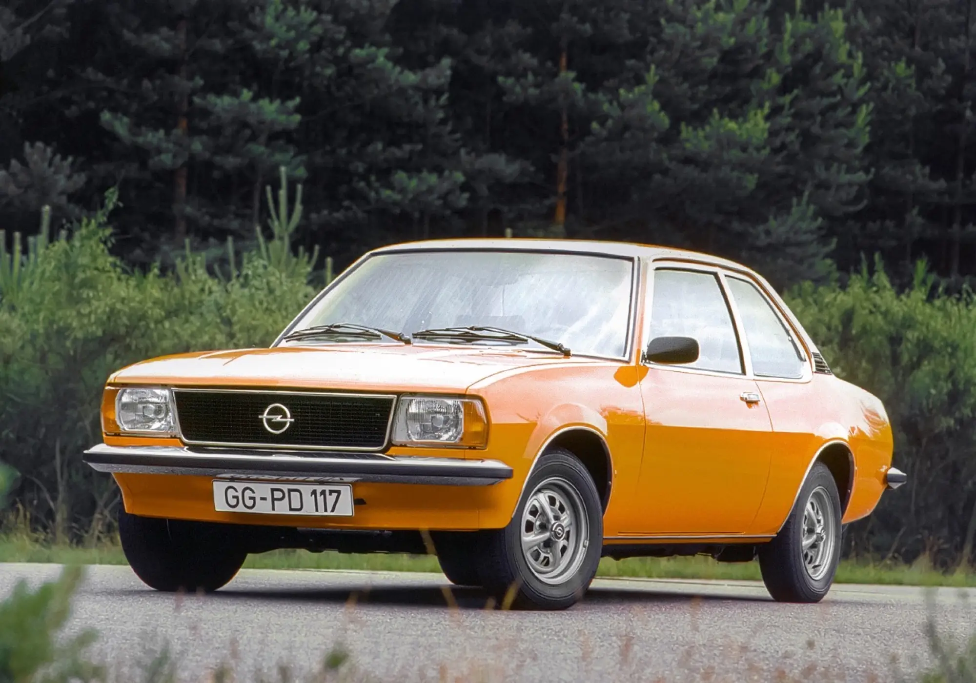 Opel Manta B e Ascona B - 50 anni - 1