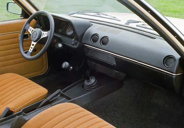 Opel Manta B e Ascona B - 50 anni - 3