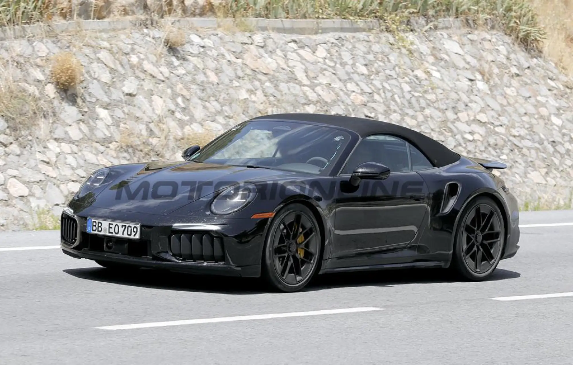 Porsche 911 Turbo Cabrio 2026 - Foto spia 04-08-2025 - 2