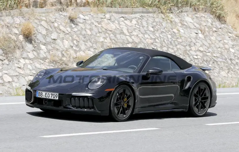 Porsche 911 Turbo Cabrio 2026 - Foto spia 04-08-2025 - 2