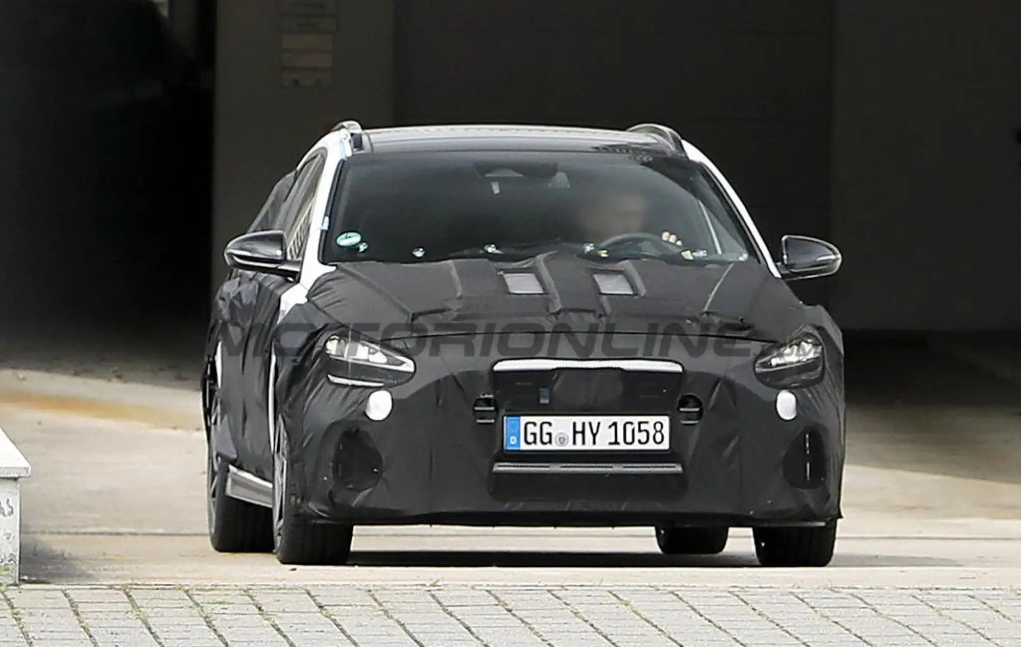 Hyundai i30 Wagon 2026 - Foto spia 05-08-2025 - 1